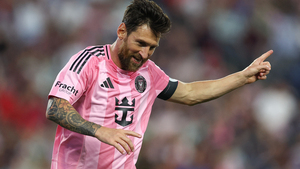 Messi lập kỷ lục mới, bỏ xa Ronaldo