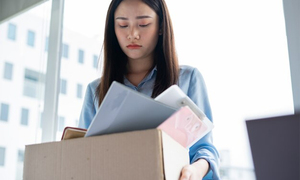 Mùi cơ thể khiến cô gái bị đuổi việc