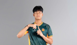 Tài năng trẻ cao gần 2m cạnh tranh với Đặng Văn Lâm