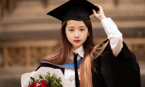 'Nữ thần Toán học' Trung Quốc bị chỉ trích vì quá xinh