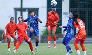 Đội bóng Việt Nam đá 5 trận trong 10 ngày