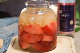 Mùa đào chín, thử học cách làm rượu đào thơm ngon, tốt cho sức khỏe