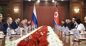 Chủ tịch Triều Tiên Kim Jong-un tiếp Ngoại trưởng Nga Sergey Lavrov tại Wonsan