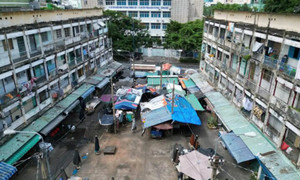 'Mắc kẹt' trong chung cư cũ đầy rẫy hiểm nguy