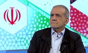 Tổng thống Iran bị thương trong cuộc không kích...