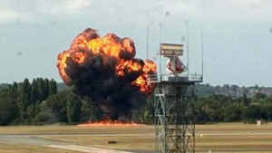 Máy bay rơi ở Anh, phát nổ dữ dội