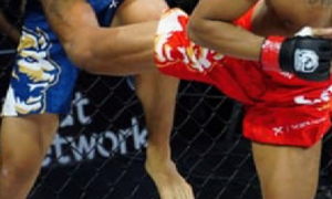 Lãnh đòn cực hiểm, võ sĩ Việt chấn thương nặng 