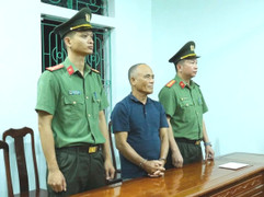 Xúc phạm, bôi nhọ chính quyền, người đàn ông bị bắt giam