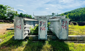 Cầu thuộc dự án 280 tỷ thi công 'rùa bò', dân chờ hoài chẳng thấy thông xe