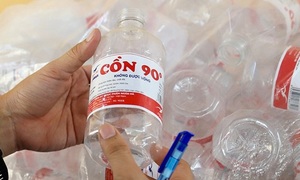 Triệt phá đường dây sản xuất, buôn bán cồn y tế giả quy mô lớn
