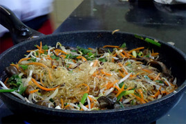 Mẹo xào miến không bị dính