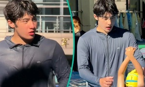 Thầy dạy bơi quá đẹp trai khiến các bà mẹ đổ xô đăng ký cho con học