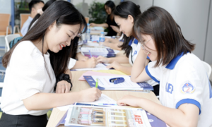 Điểm chuẩn Đại học Kinh tế quốc dân 4 năm qua tăng giảm ra sao?