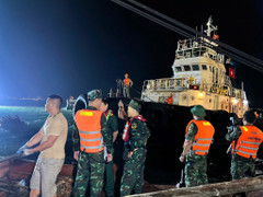 Thủ tướng: Huy động mọi nguồn lực tìm nạn nhân vụ lật tàu trước khi bão số 3 về