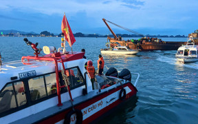 Đau xót vì tai nạn lật tàu ở Hạ Long, cộng đồng mạng chia sẻ cách đi tàu an toàn