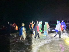 Giông lốc đánh chìm tàu du lịch chở 34 người ở Hà Tĩnh