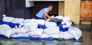 Người dân Quảng Ninh - Hải Phòng gồng mình ứng phó bão Wipha sắp đổ bộ