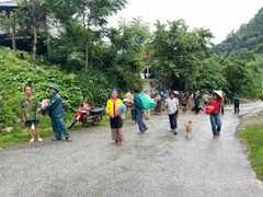 Vết nứt dài 300m trên núi khiến 19 hộ dân phải rời nhà trước giờ bão đổ bộ