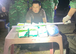 Bắt quả tang 2 người Lào vận chuyển 17kg ma túy