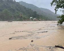 Miền Tây Nghệ An mưa trắng trời, nước sông suối dâng cao