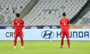 U23 Việt Nam tưởng niệm nạn nhân thảm kịch lật tàu ở Quảng Ninh