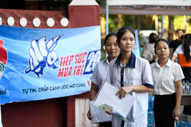 Điểm sàn nhiều ngành hot 'tụt dốc'