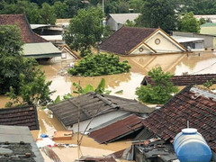 Lũ chưa từng thấy, ngập nóc nhà ở biên giới Nghệ An