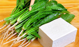 Rau chân vịt rất bổ nhưng không nên kết hợp với 9 thực phẩm này