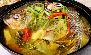 Làm cá chép om dưa có nên rán trước?