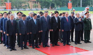 Lãnh đạo Đảng, Nhà nước vào lăng viếng Bác, tưởng niệm các Anh hùng liệt sĩ