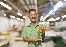 Giải nhiệt với Trà Xanh Không Độ, nam công nhân bất ngờ trúng 100 triệu đồng