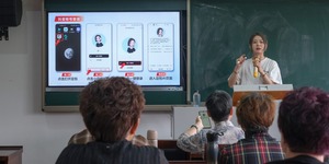 Bên trong lớp học AI dành cho người già ở Trung Quốc