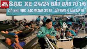 Quán cà phê kiêm trạm sạc xe điện hút tài xế công nghệ ở TP. HCM