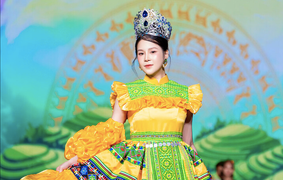 Hoa hậu Biển diện váy thổ cẩm, sải bước trong không gian văn hoá Tây Bắc