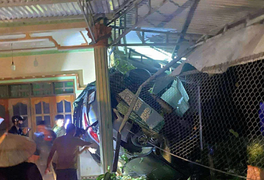 Ô tô lao vào nhà dân trong đêm, nam tài xế tử vong tại chỗ