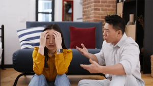 Đang ở nhờ bố vợ, chồng tôi lại lén đưa tiền cho vợ cũ mua nhà