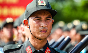 Gương mặt rám nắng, đẫm mồ hôi trên thao trường nắng lửa mừng đại lễ