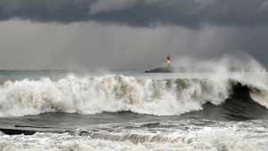 Sóng thần xuất hiện ở Nhật Bản, chuyên gia cảnh báo đợt sau mạnh hơn