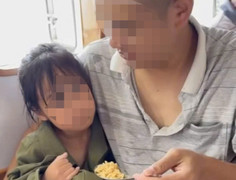 Cứu sống hai bố con bị sóng đánh trôi dạt trên biển 13 tiếng