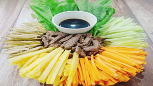 Cách làm bò cuốn cải xanh thơm ngon