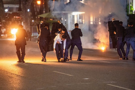 Cảnh sát trấn áp 'khủng bố' trong màn trình diễn nghẹt thở ở phố đi bộ Hồ Gươm