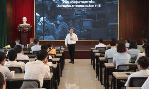 Buổi giảng cuối, ông Hoàng Nam Tiến có dấu hiệu...