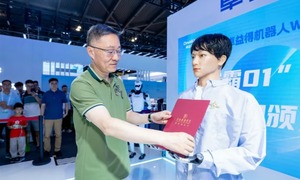 Robot đầu tiên ở Trung Quốc học tiến sĩ