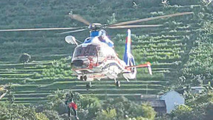 Trực thăng quân đội giải cứu thành công 8 người bị cô lập do mưa lũ ở Sơn La