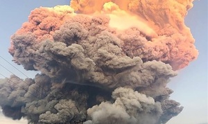 Núi lửa Indonesia phun trào, cột tro bụi bốc cao 18 km