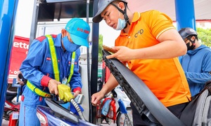 Gần 10.000 lít xăng E10 được tiêu thụ sau ngày đầu tiên bán ở Hà Nội, Hải Phòng