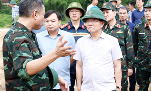 Phó Thủ tướng Lê Thành Long thăm hỏi, chỉ đạo khắc phục hậu quả mưa lũ ở Sơn La