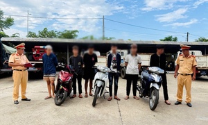 Nhóm thiếu niên ở Huế mang hung khí chạy xe lạng lách, gây tai nạn rồi bỏ chạy