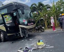 Va chạm với xe khách, 2 người đi xe máy ở Đắk Lắk tử vong