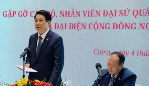 Chủ tịch nước Lương Cường gặp cộng đồng người Việt tại Ai Cập